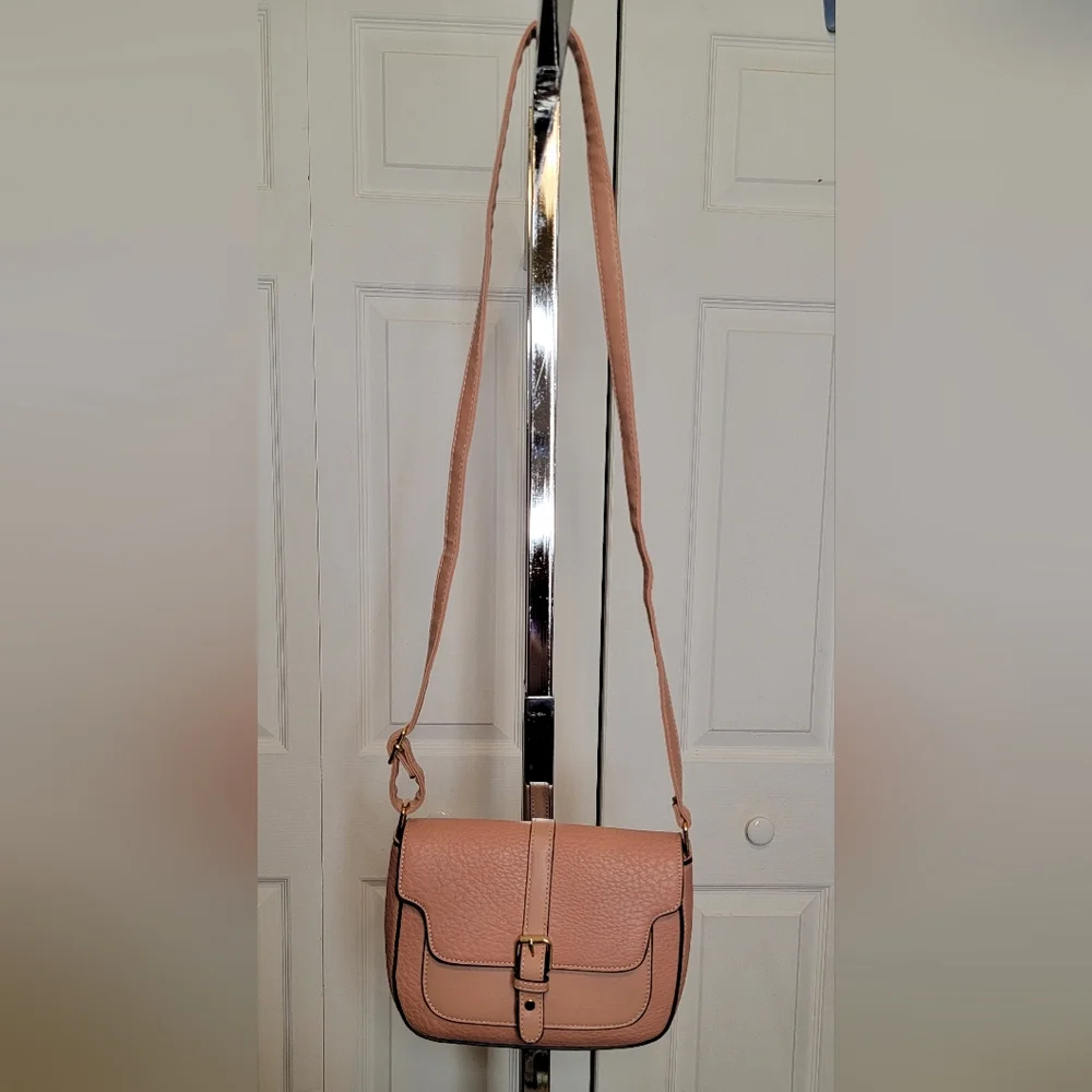 #557-Elegant Pink w/Gold Buckle Leather Crossbody Bag